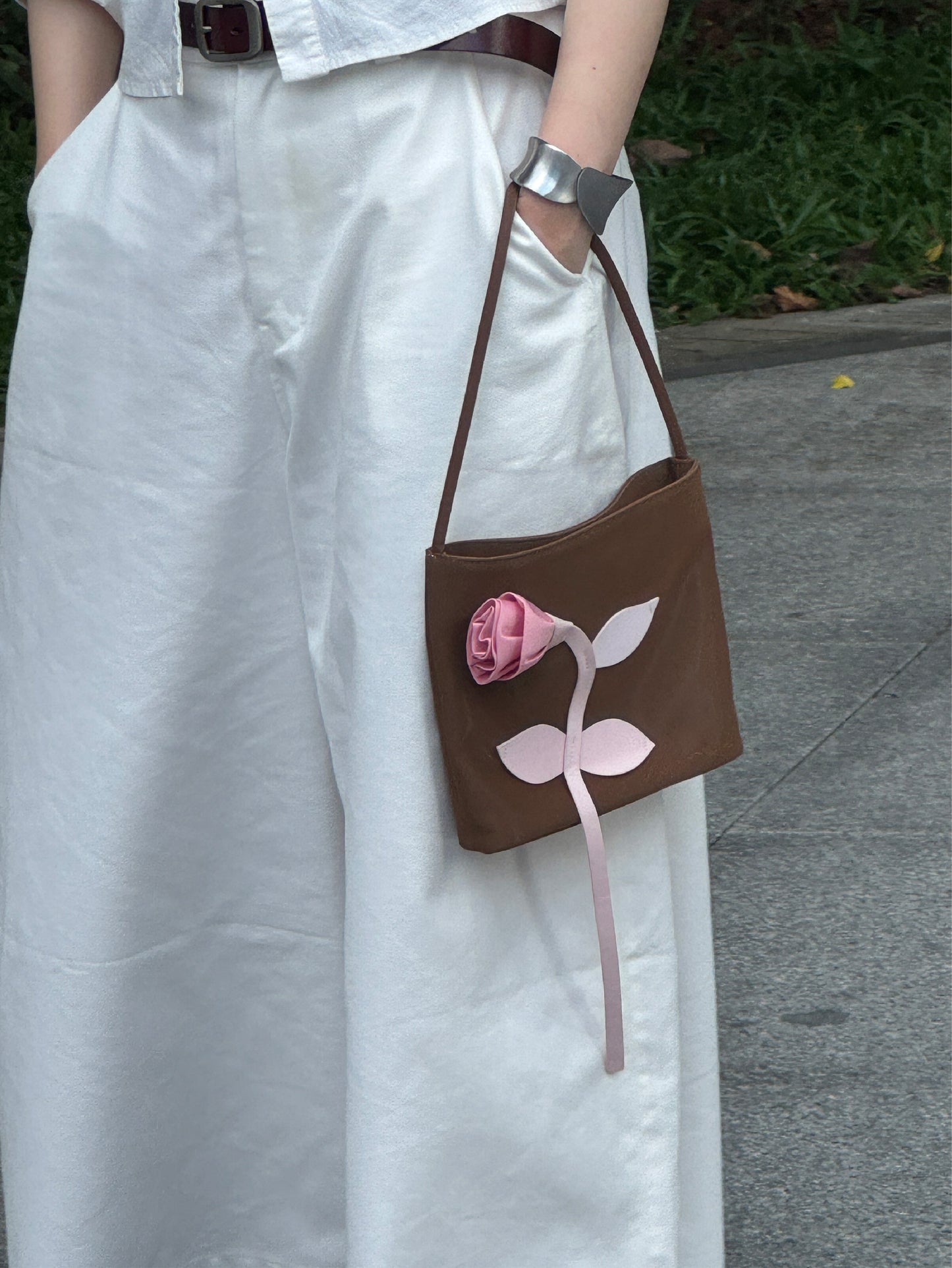 Le sac The One Rose en marron