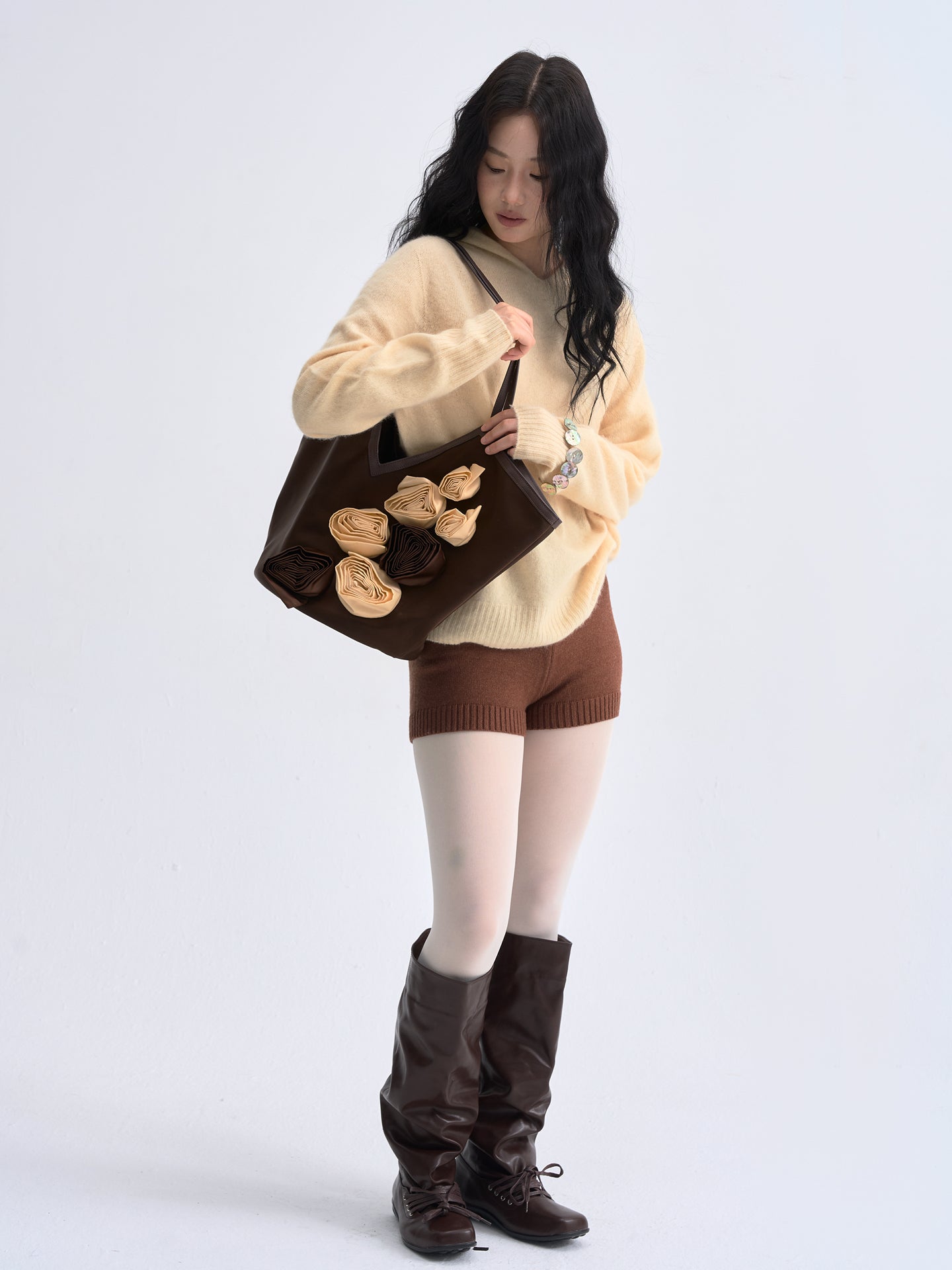 Blossom Brown V tote bag