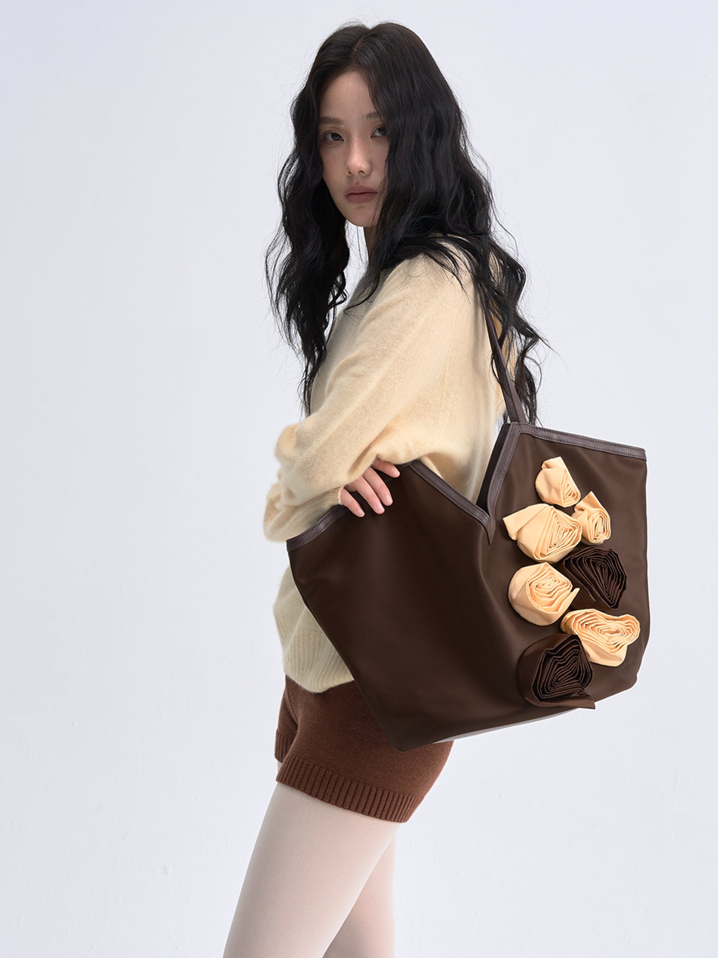 Blossom Brown V tote bag