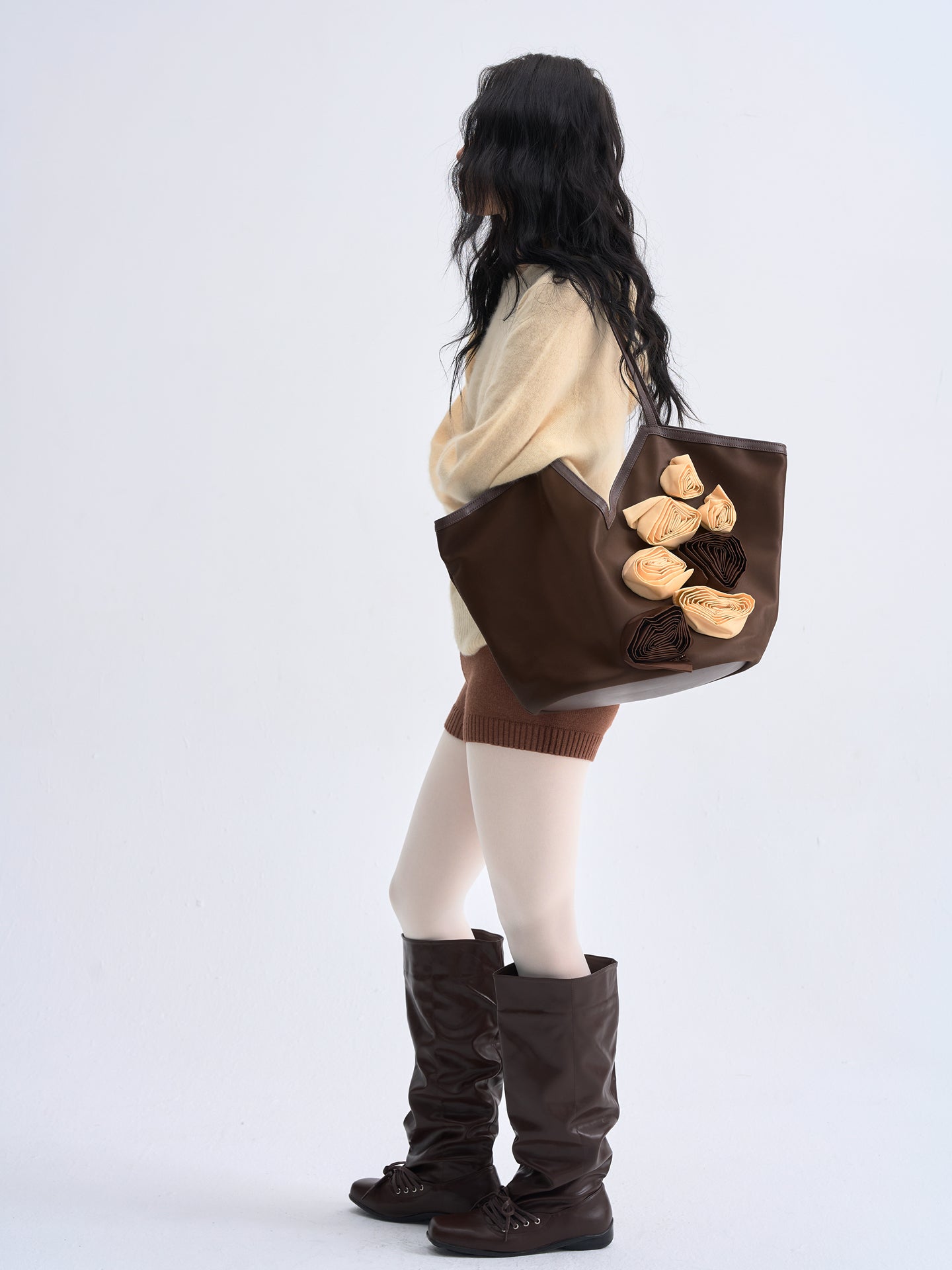 Blossom Brown V tote bag