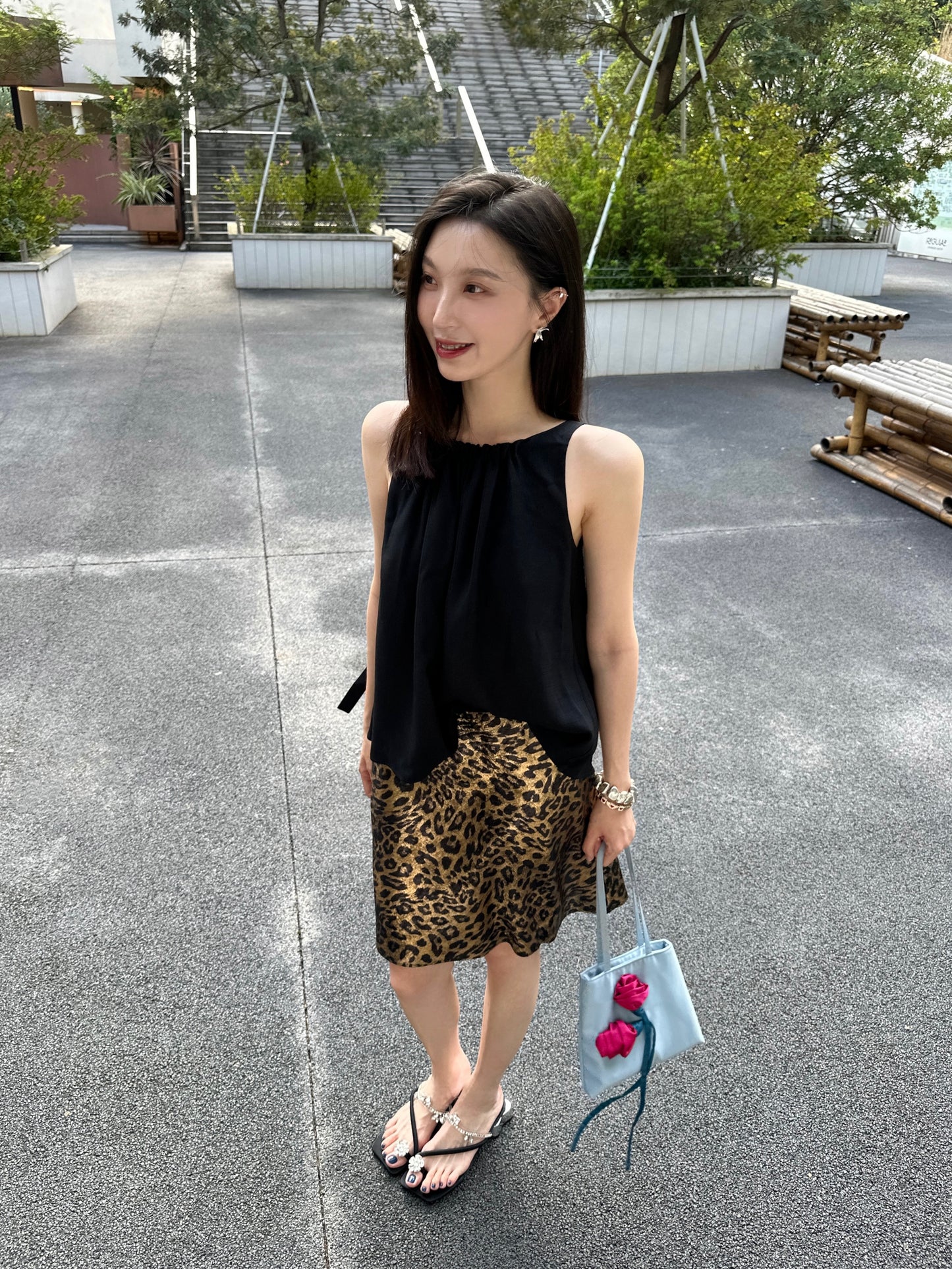Sac en satin bleu « Retro Rose »