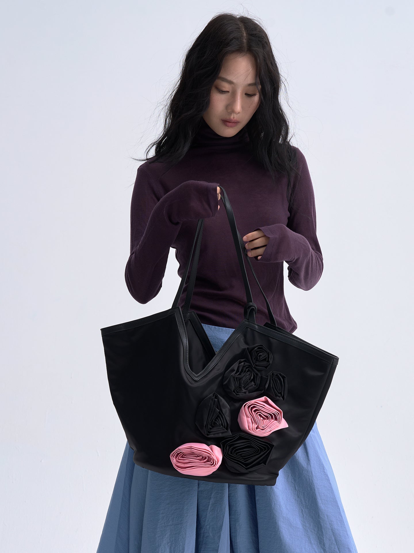 Blossom Black V tote bag