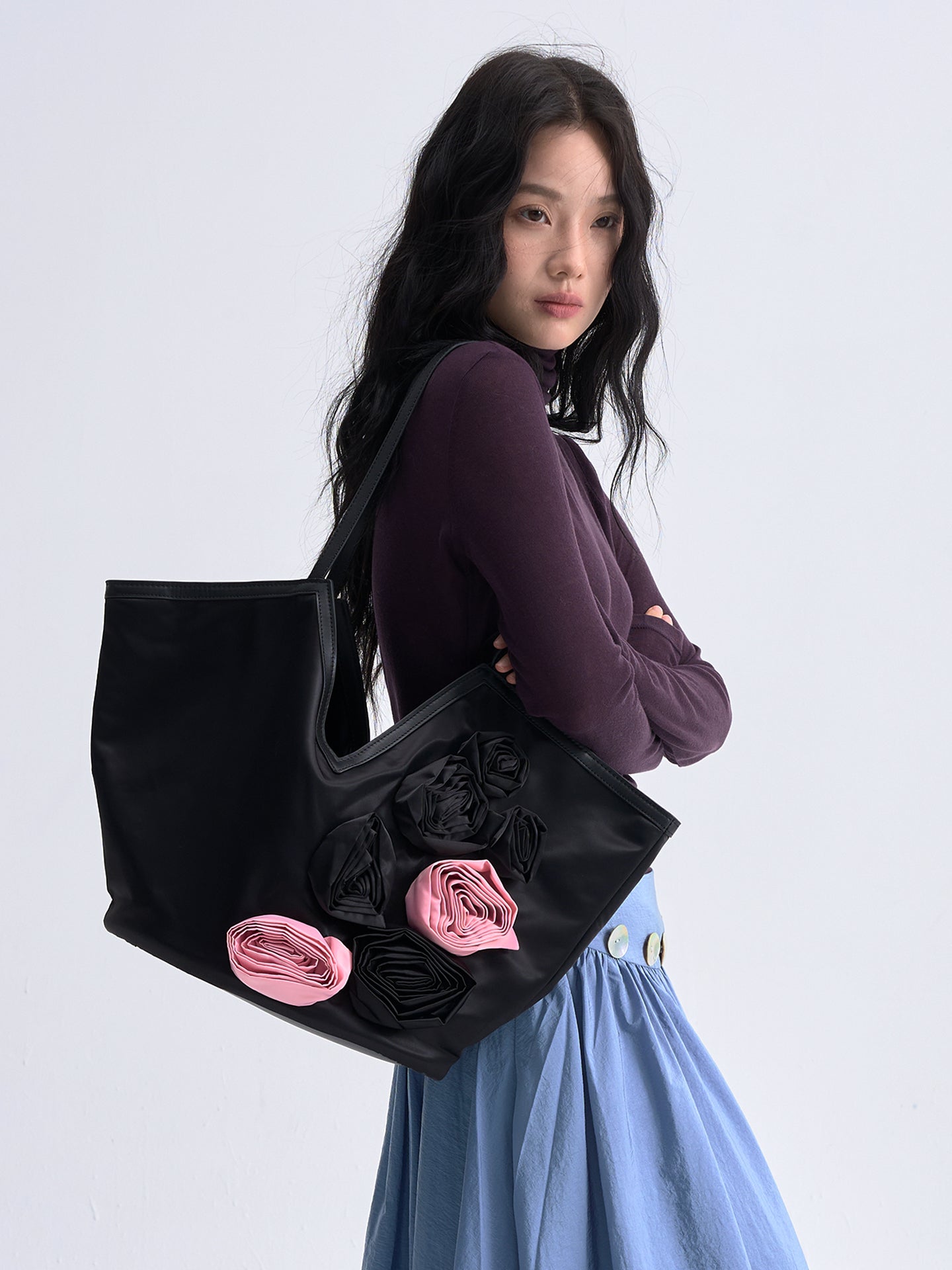 Blossom Black V tote bag