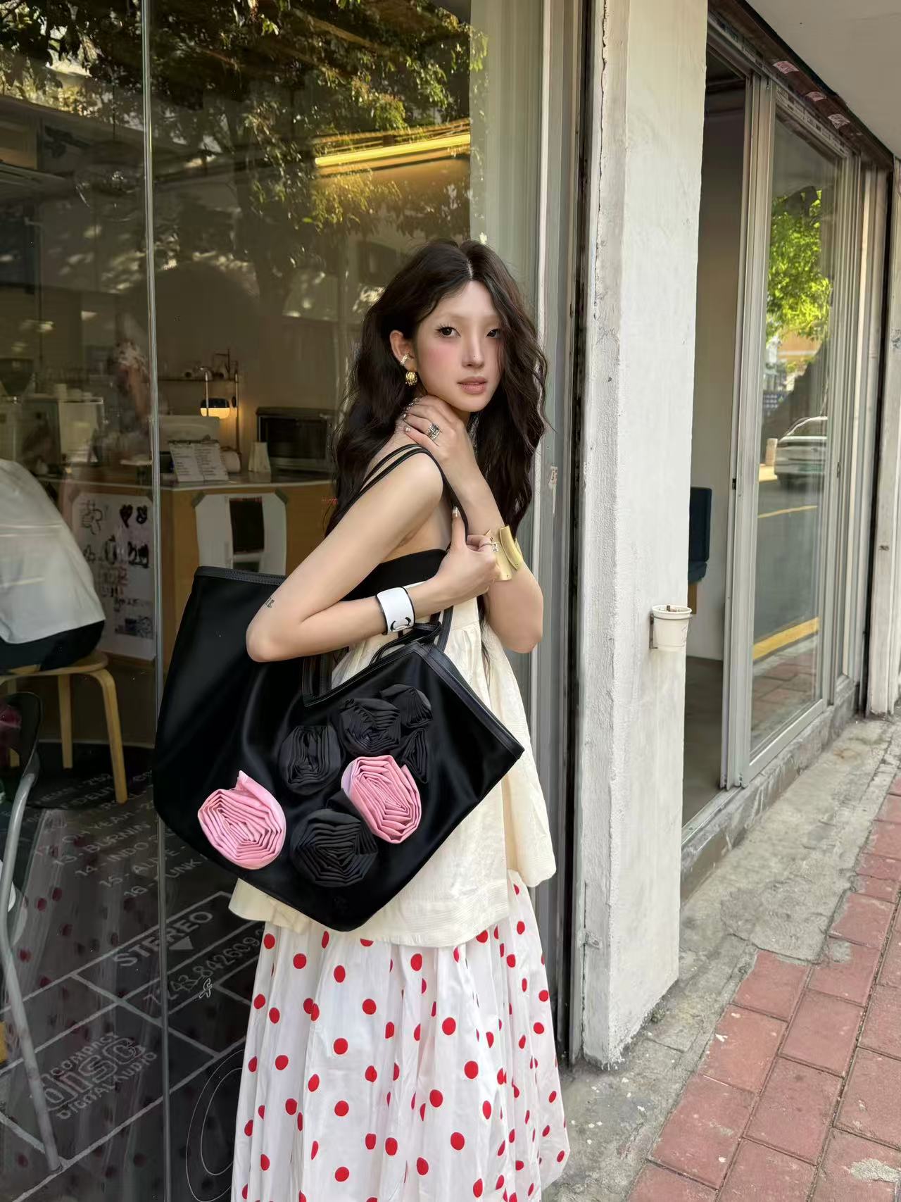 Blossom Black V tote bag