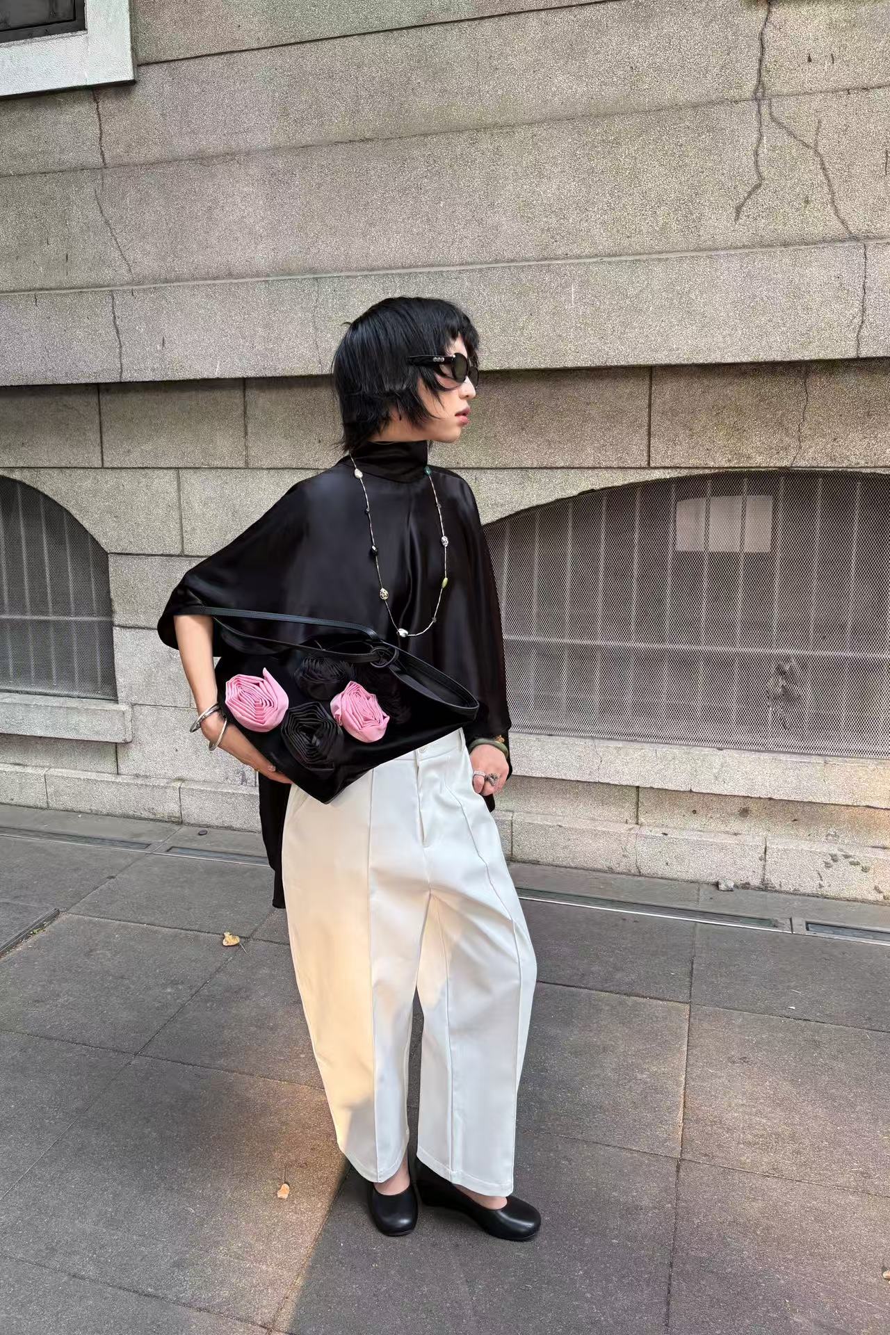 Blossom Black V tote bag